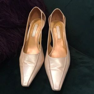 Unisa shoes color is pink pearl my favorite pair